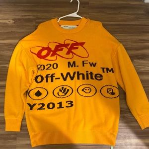 Off-white size L used torn on shoulder